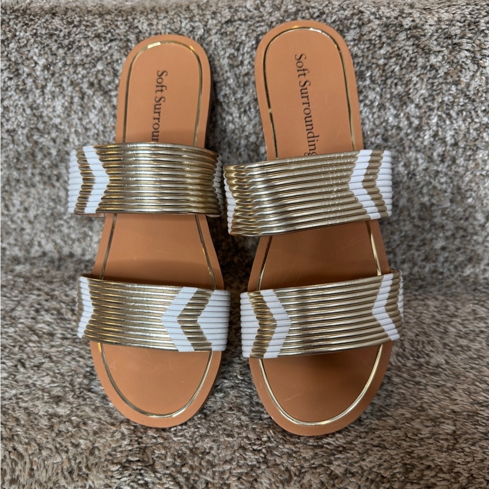 SOFT SURROUNDINGS NEW Gold/White Slide Sandals Size 9M Summer Beach